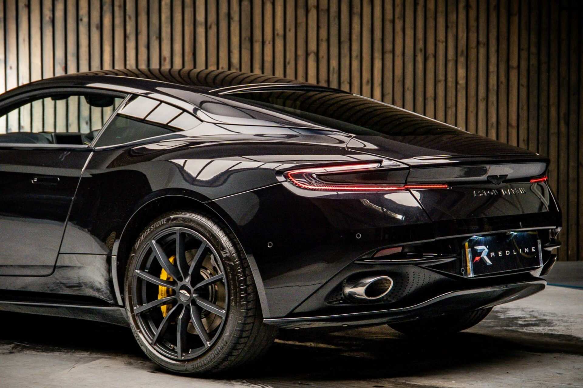 Aston Martin DB11