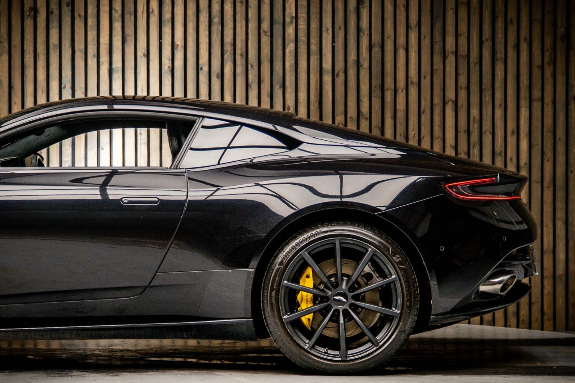 Aston Martin DB11
