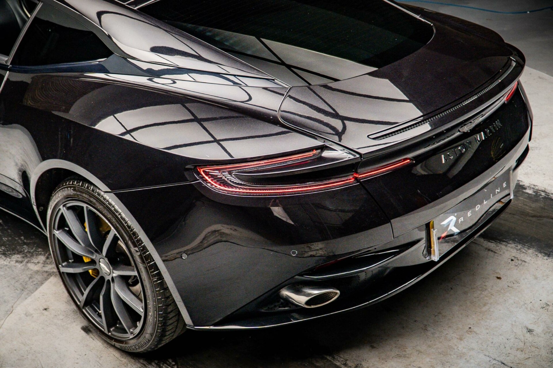 Aston Martin DB11