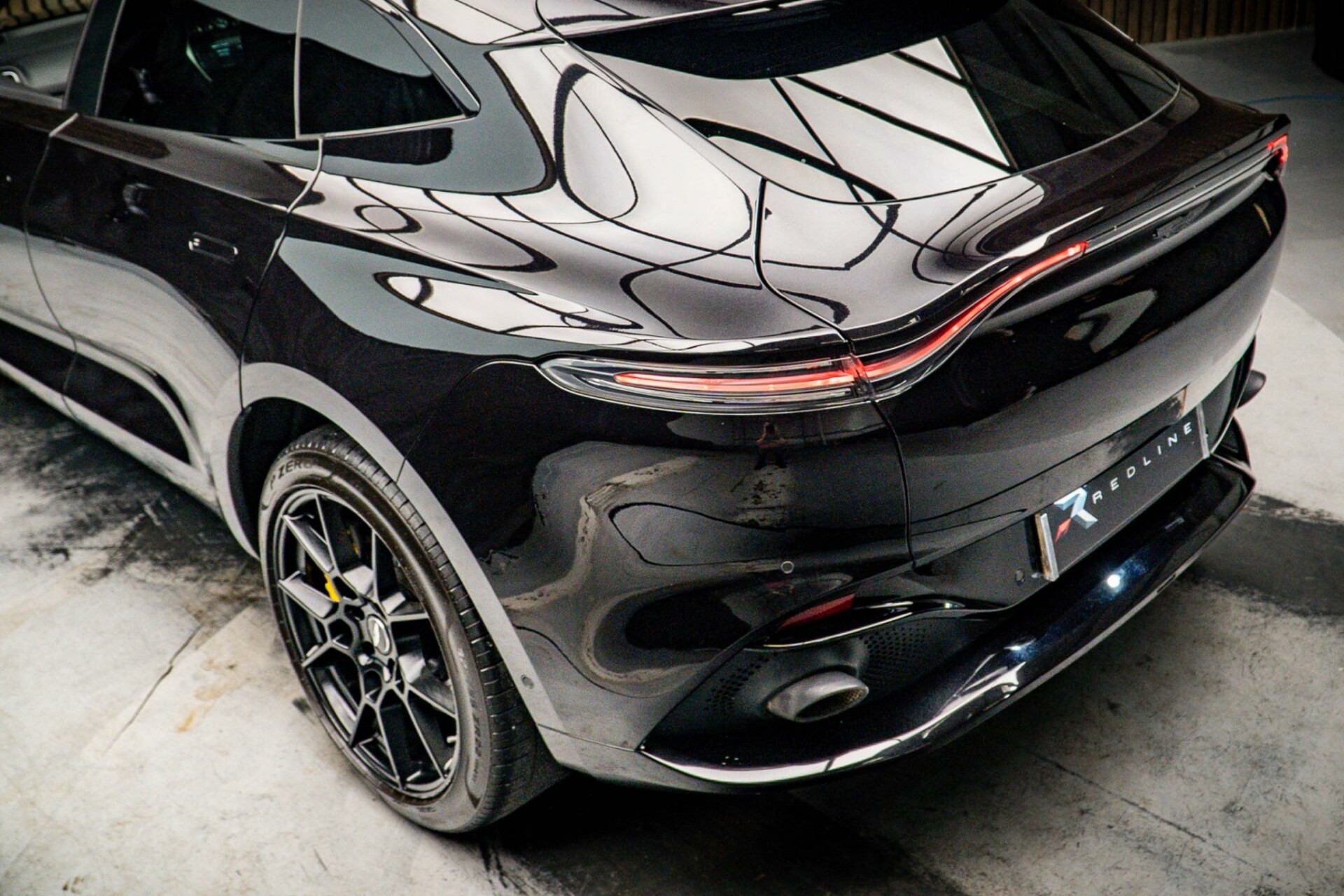 Aston Martin DBX