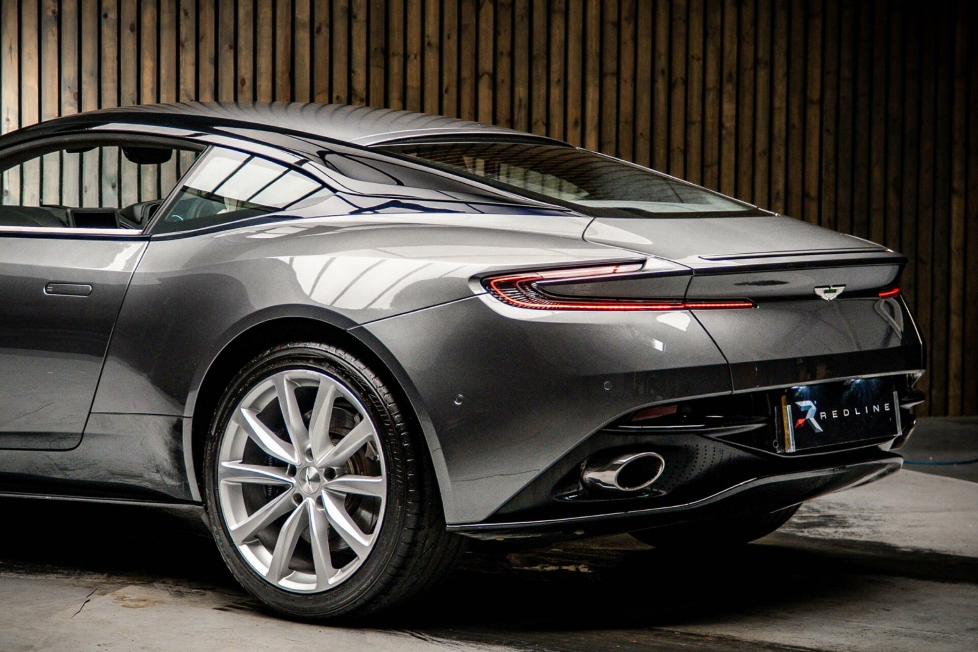 Aston Martin DB11