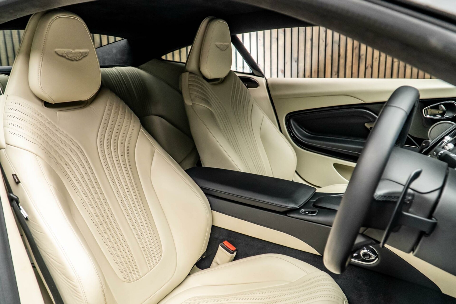 Aston Martin DB11