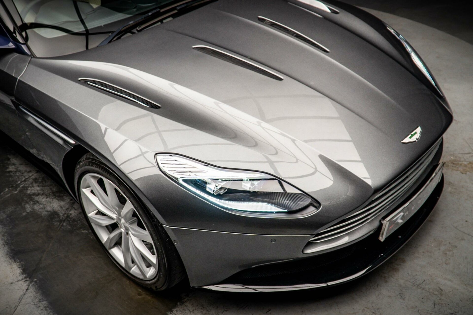 Aston Martin DB11