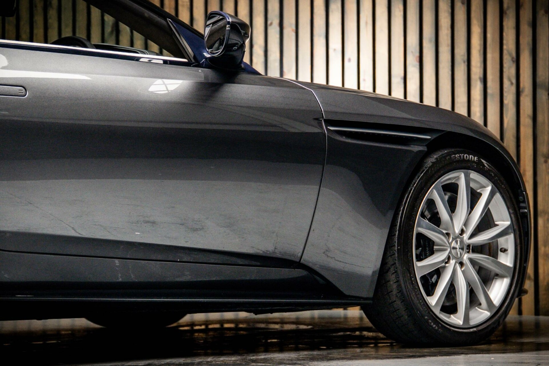Aston Martin DB11