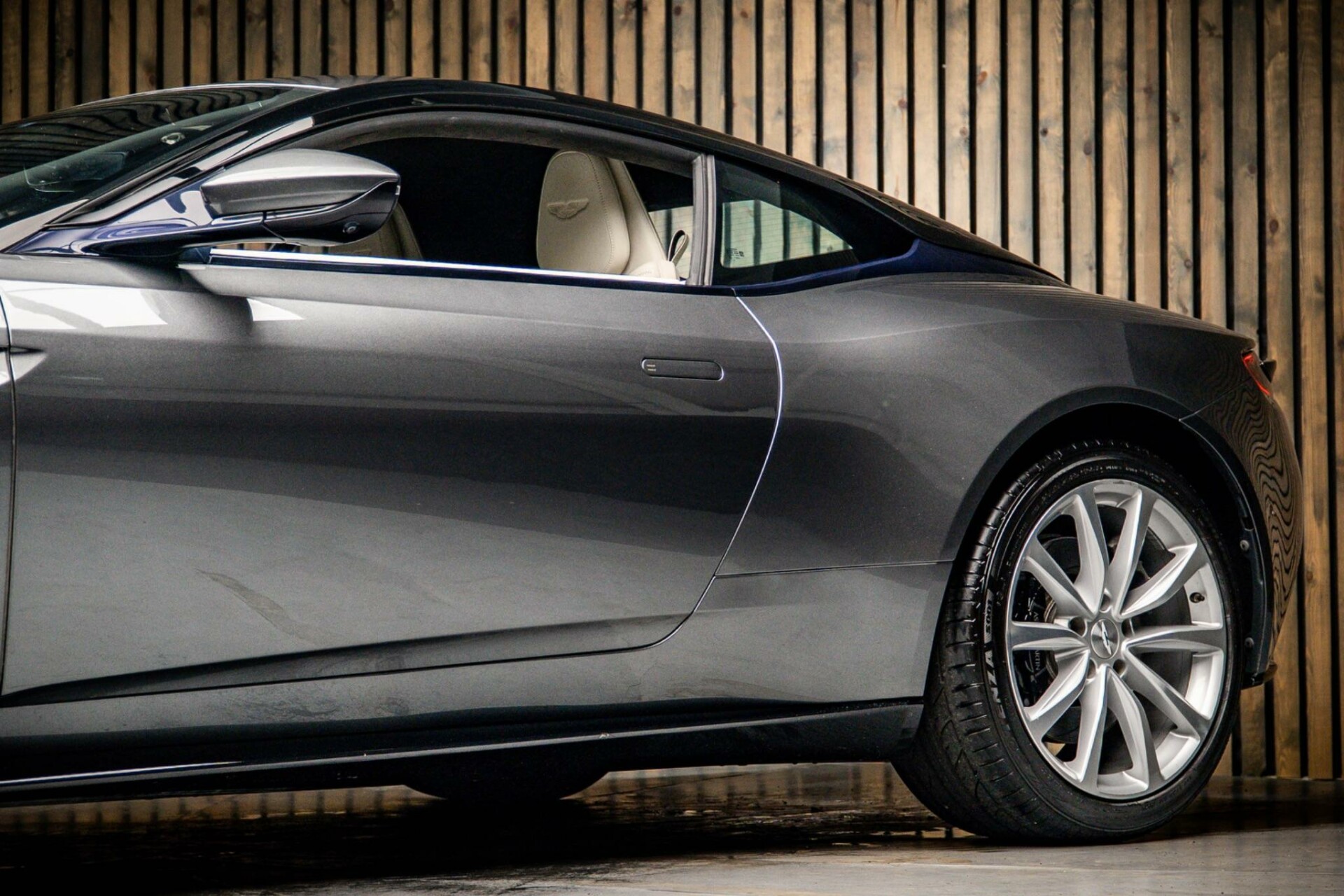 Aston Martin DB11