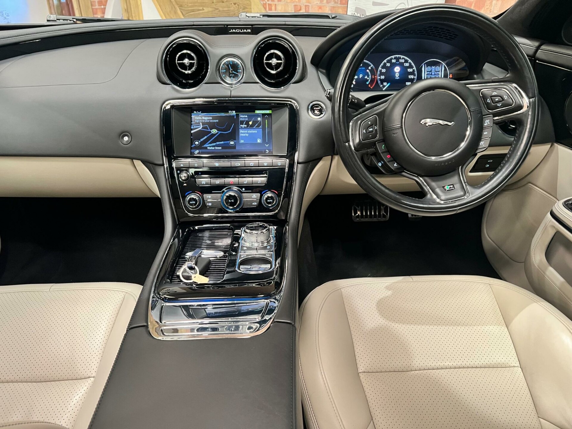 Jaguar XJ
