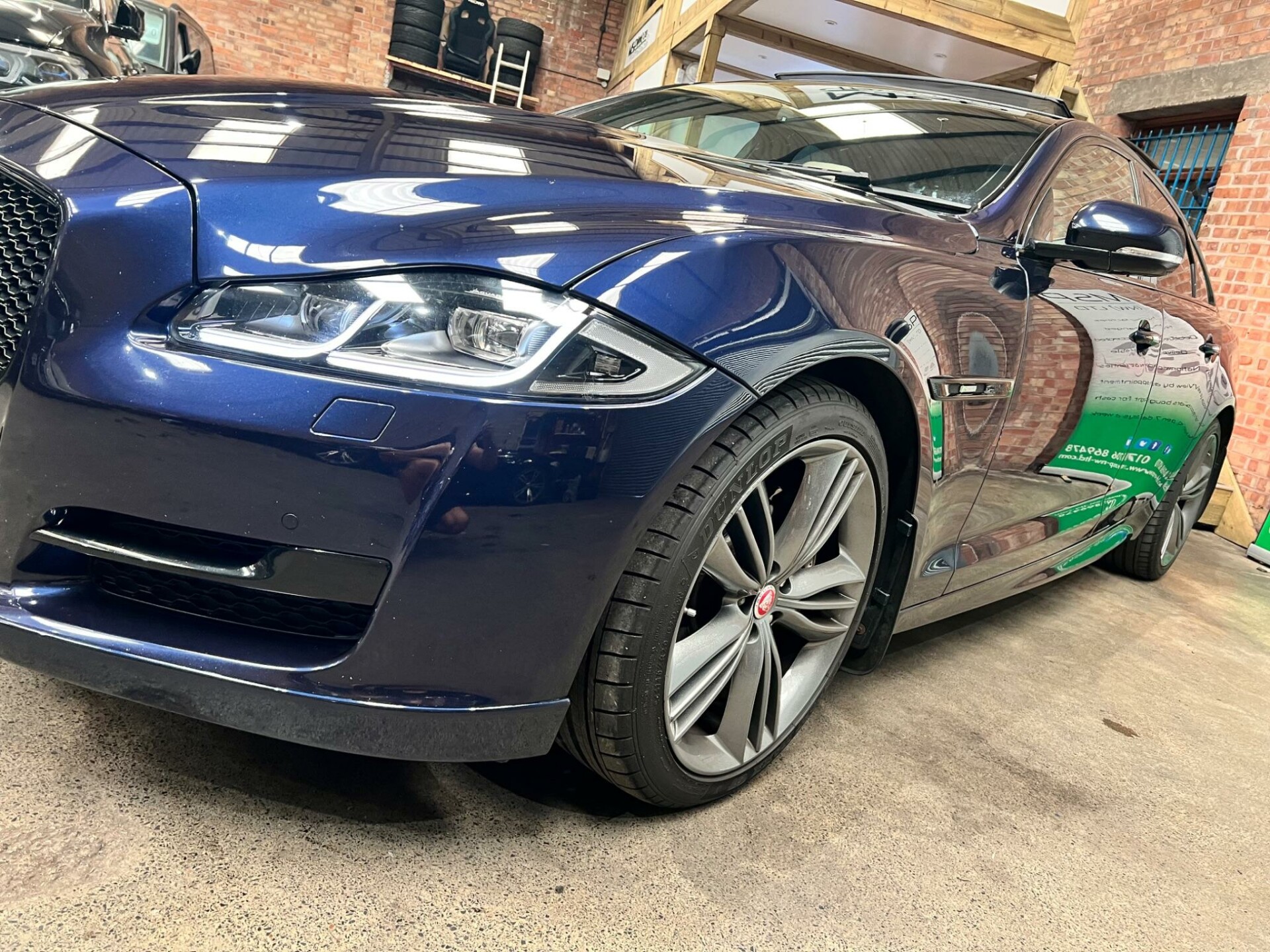 Jaguar XJ