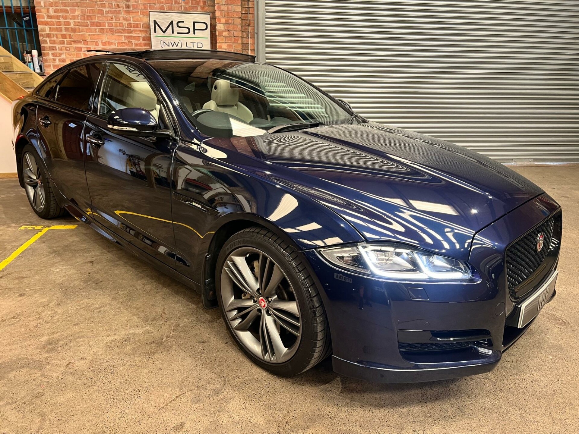 Jaguar XJ