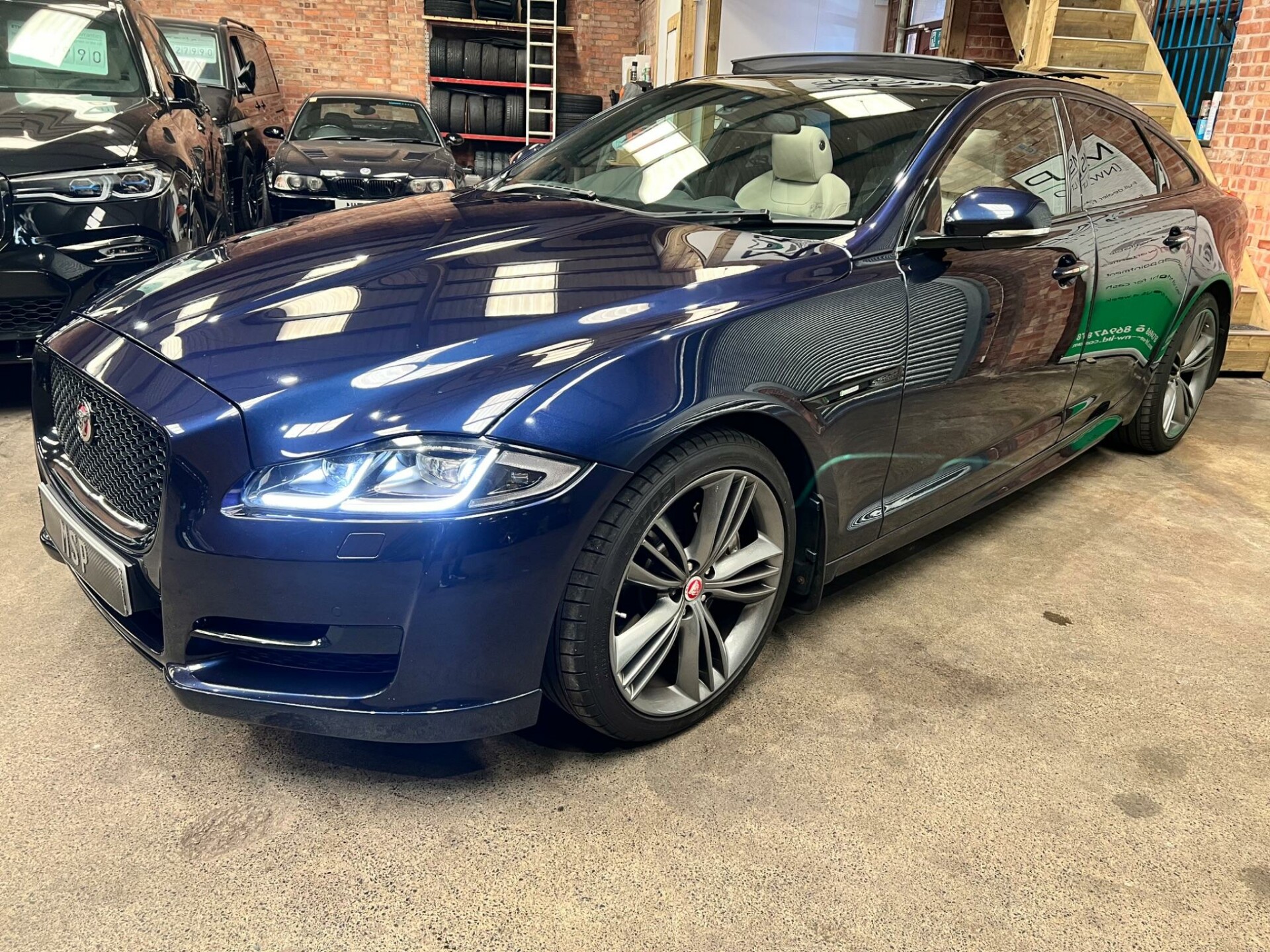 Jaguar XJ