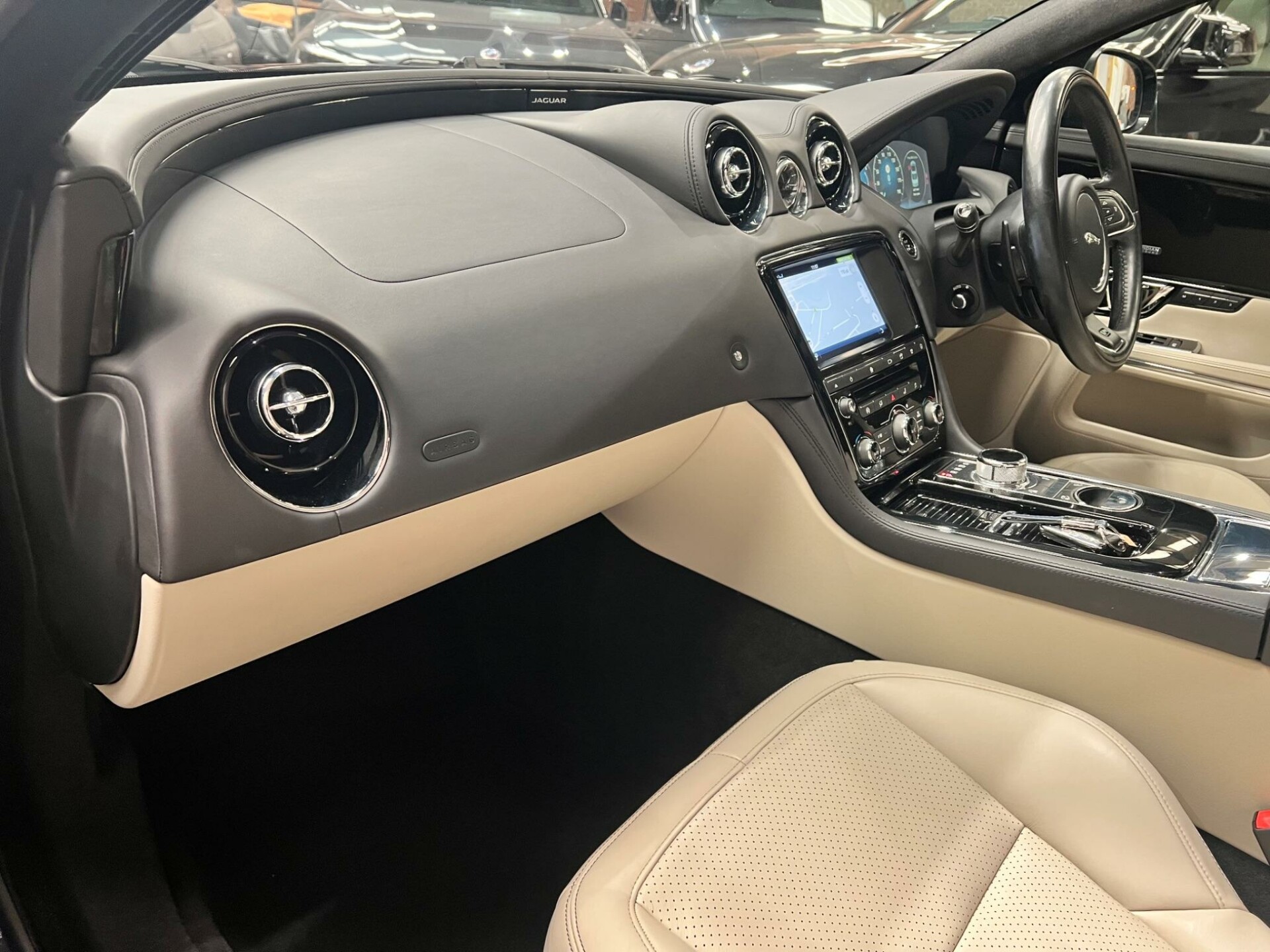 Jaguar XJ