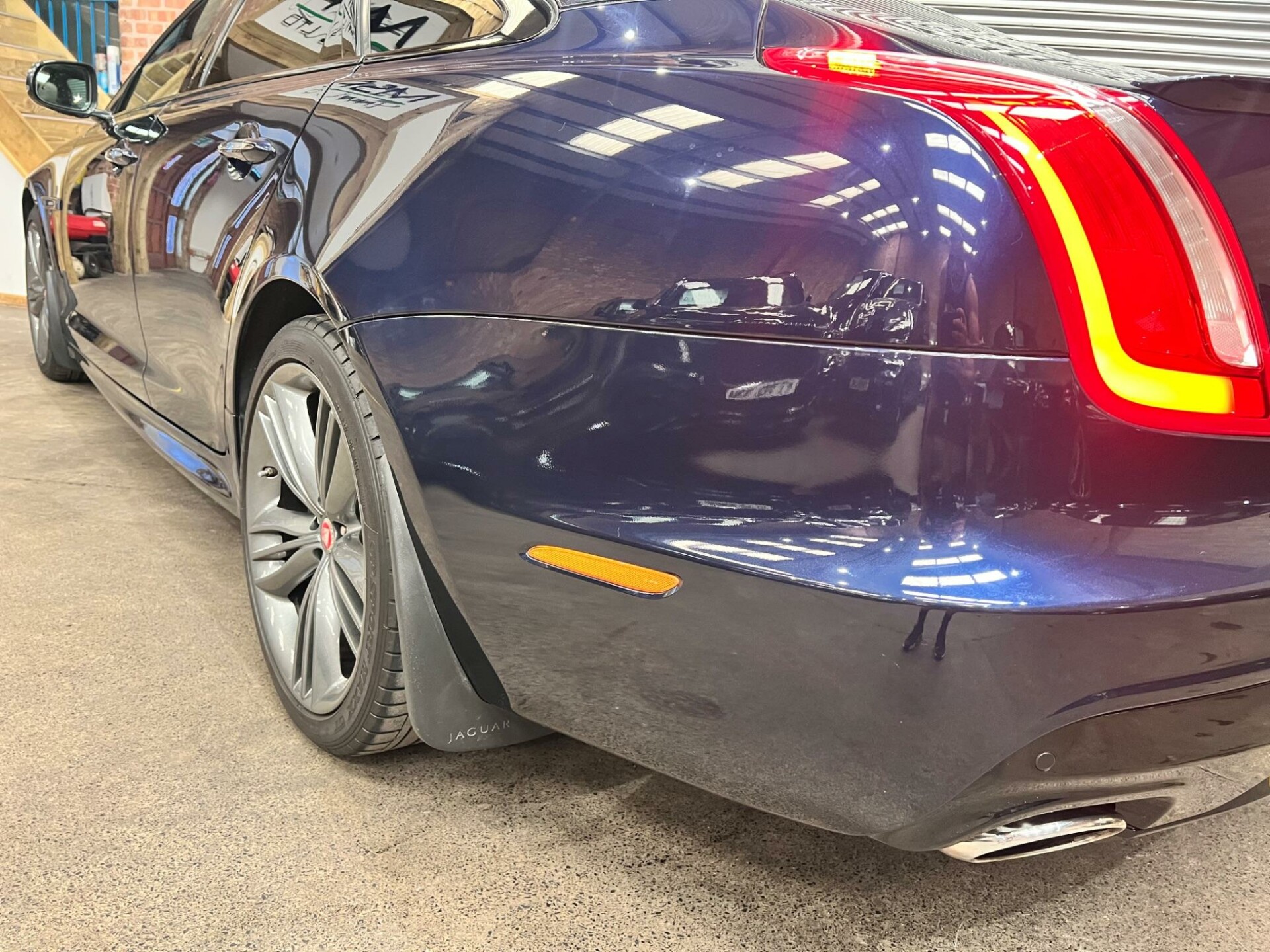 Jaguar XJ