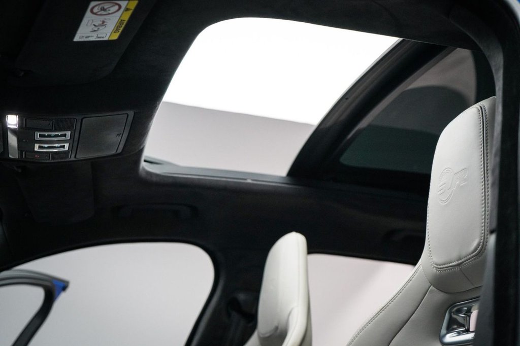Jaguar F Pace
