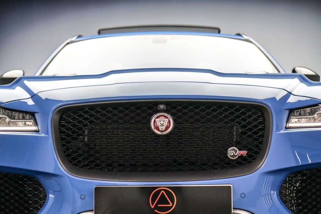 Jaguar F Pace