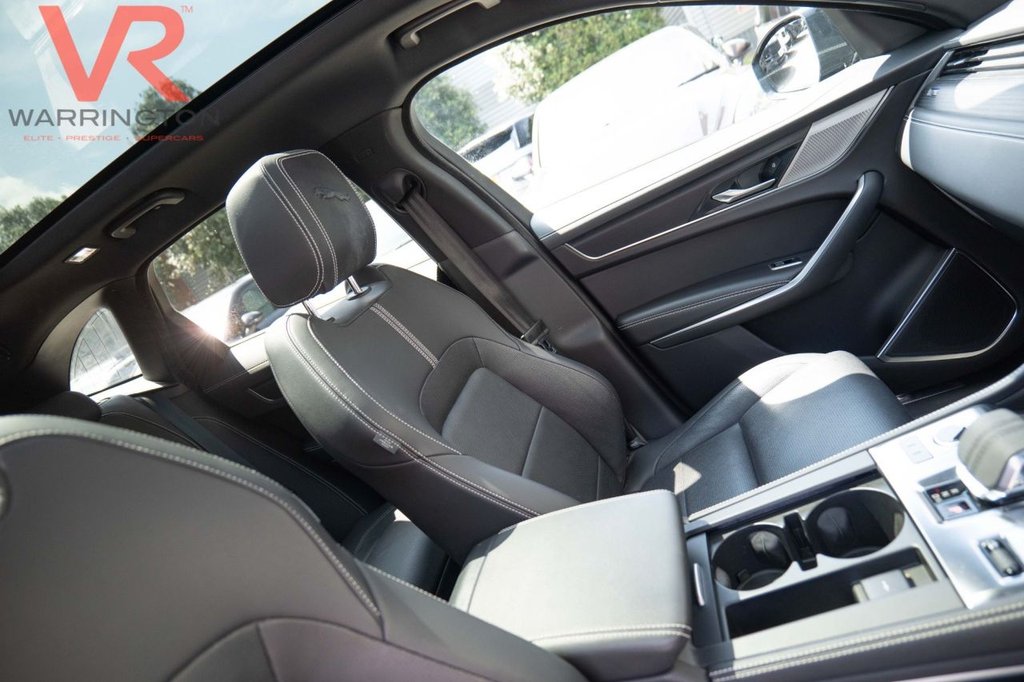 Jaguar F Pace