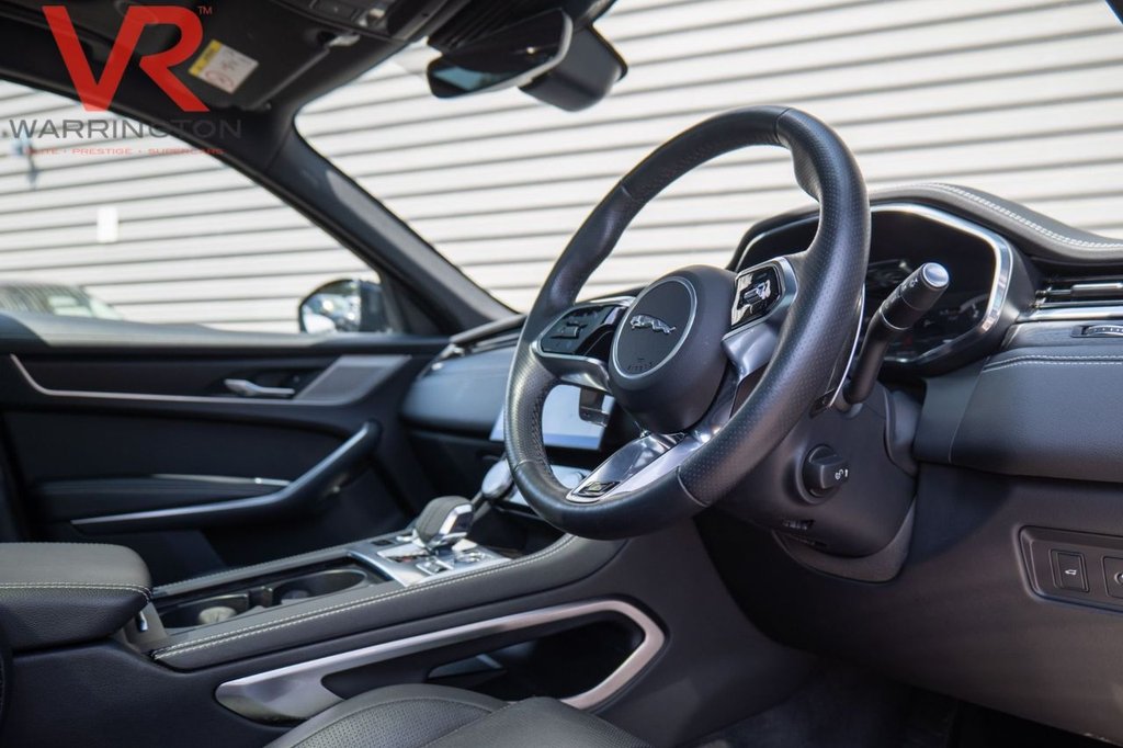 Jaguar F Pace
