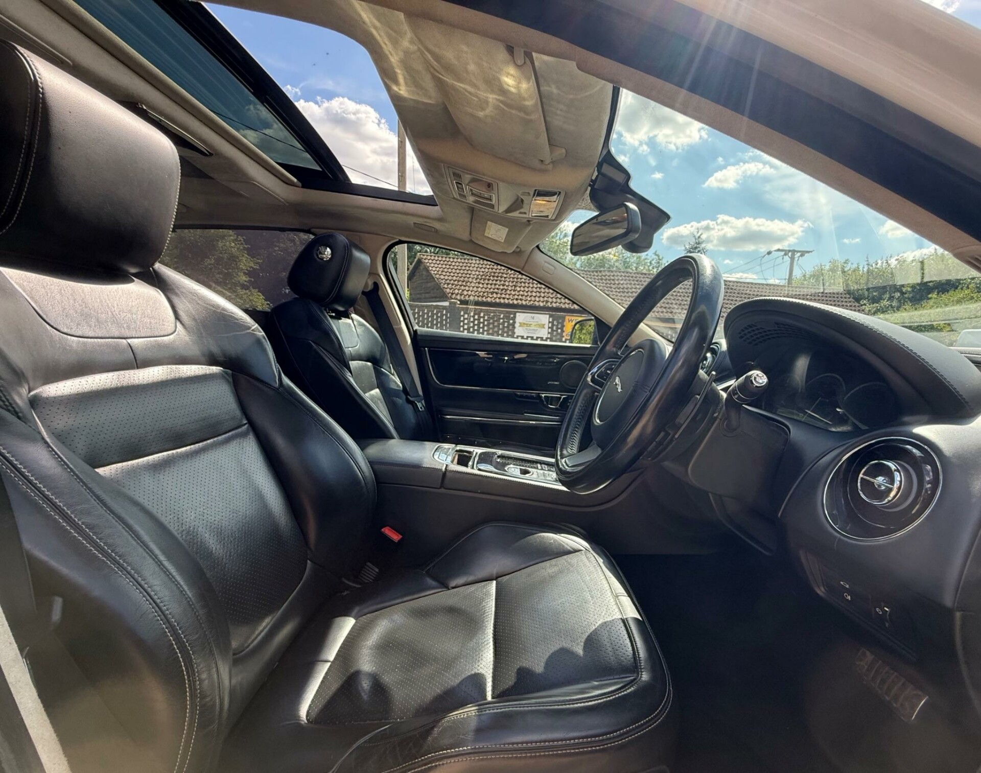 Jaguar XJ