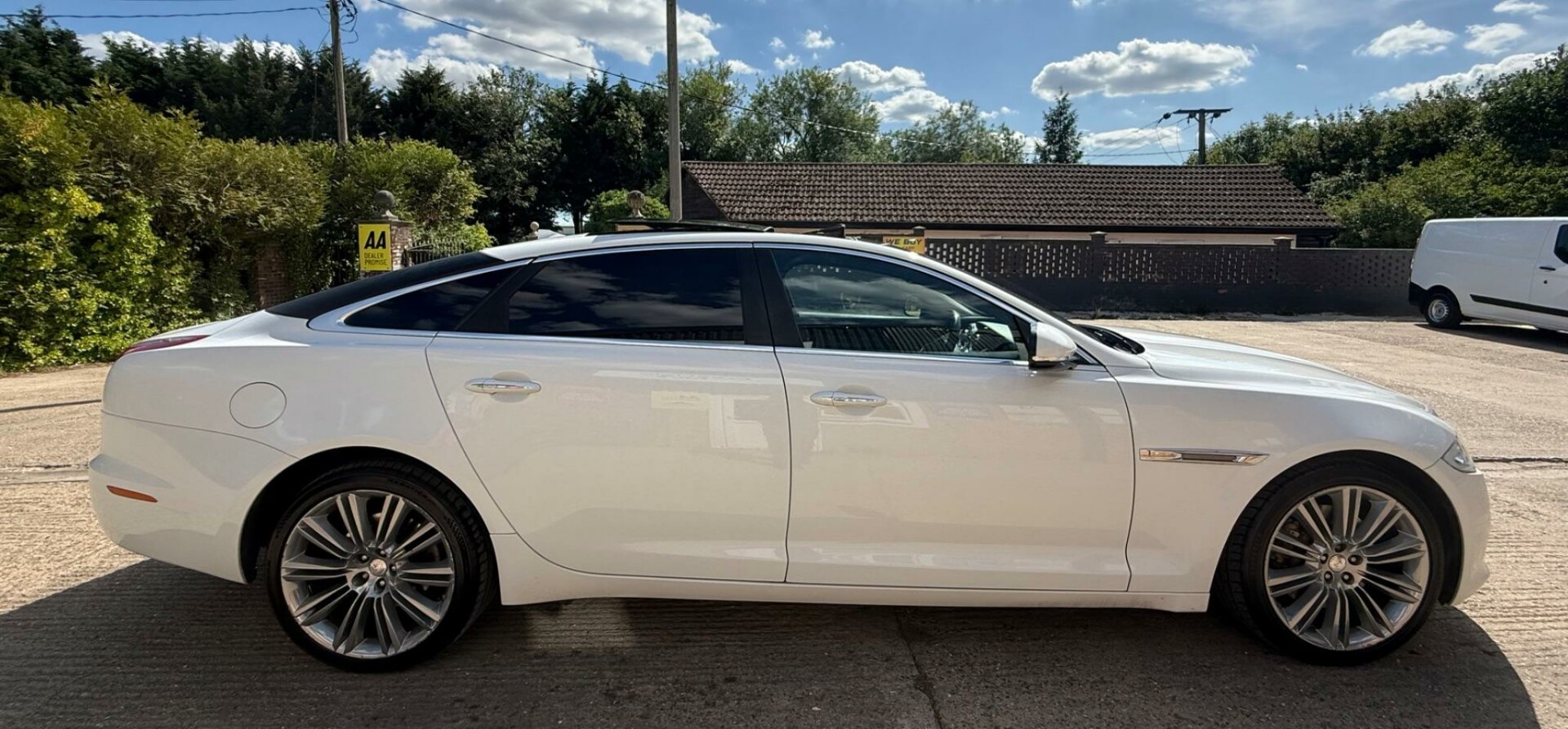 Jaguar XJ