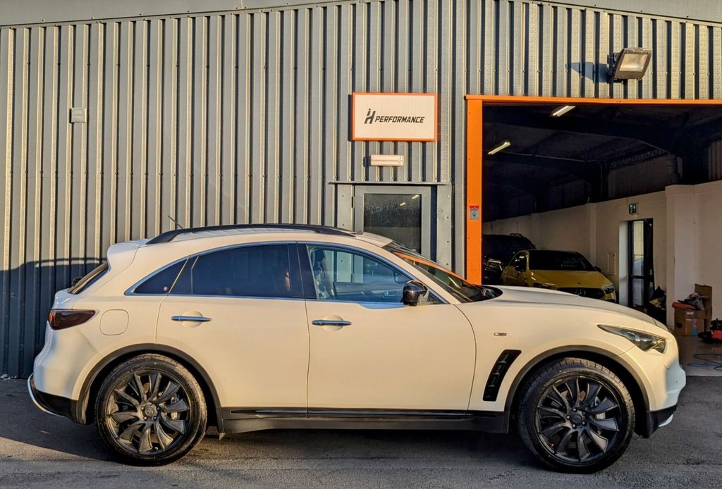 Infiniti QX70