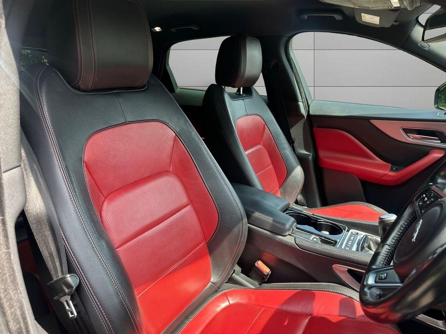 Jaguar F Pace