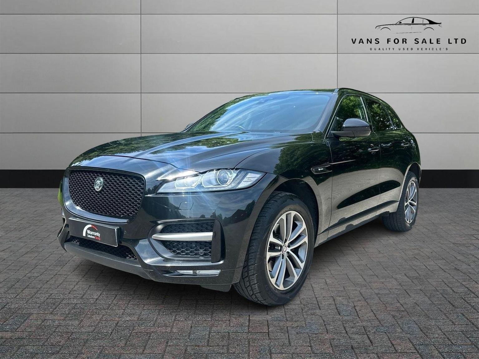 Jaguar F Pace