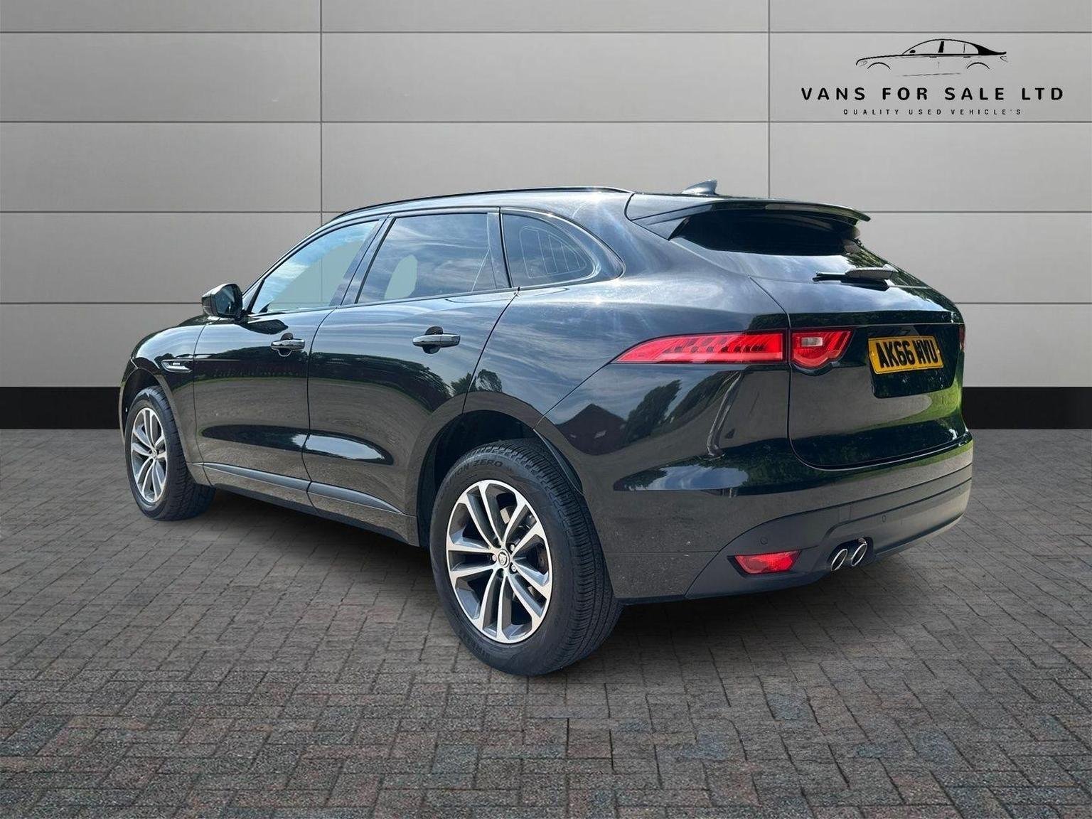 Jaguar F Pace