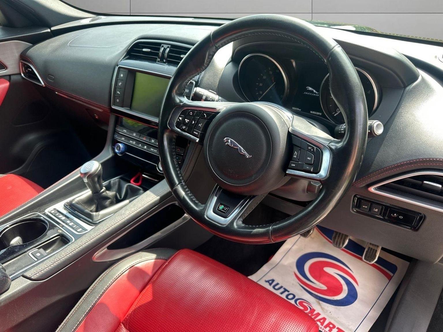 Jaguar F Pace