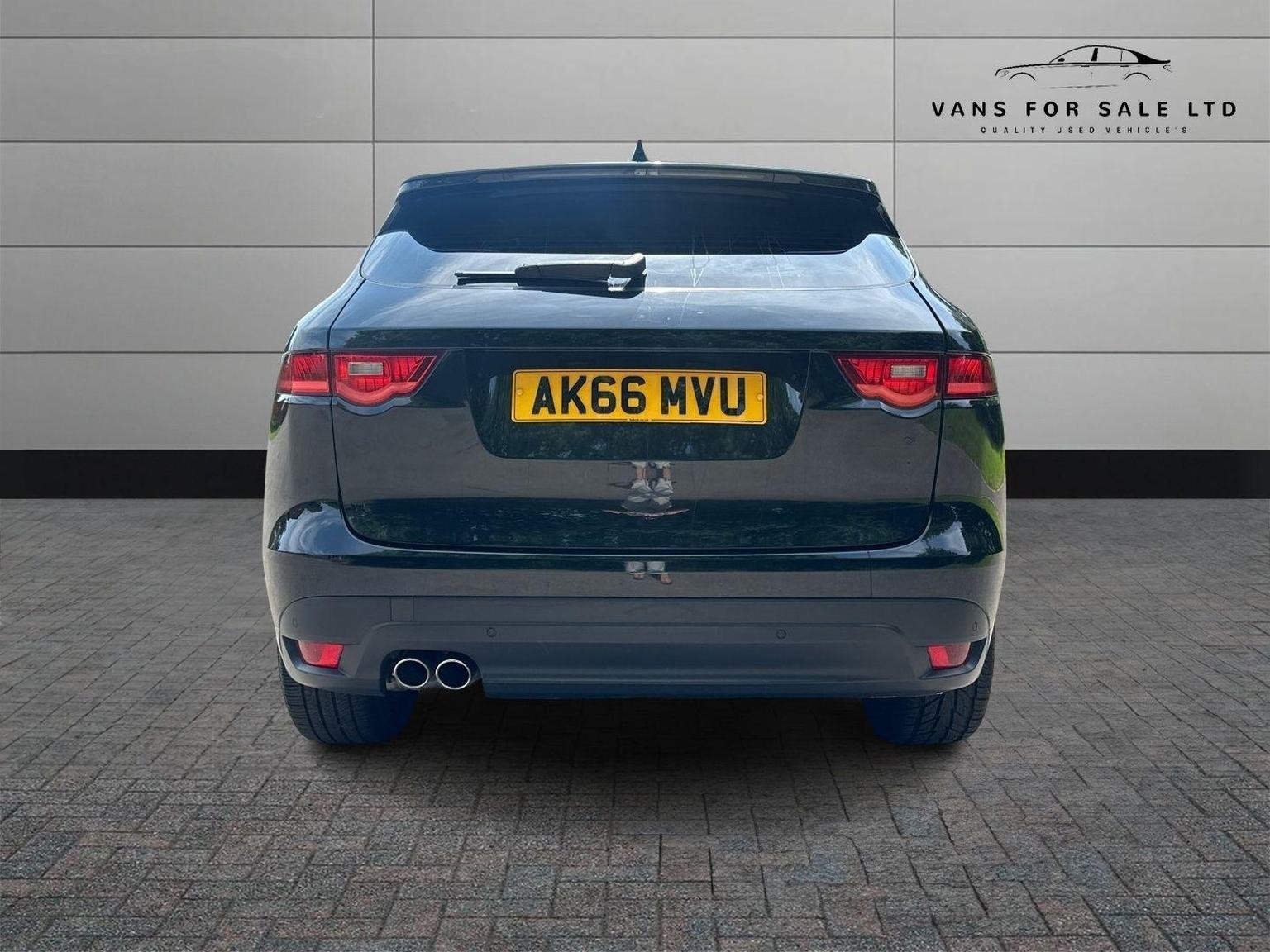 Jaguar F Pace