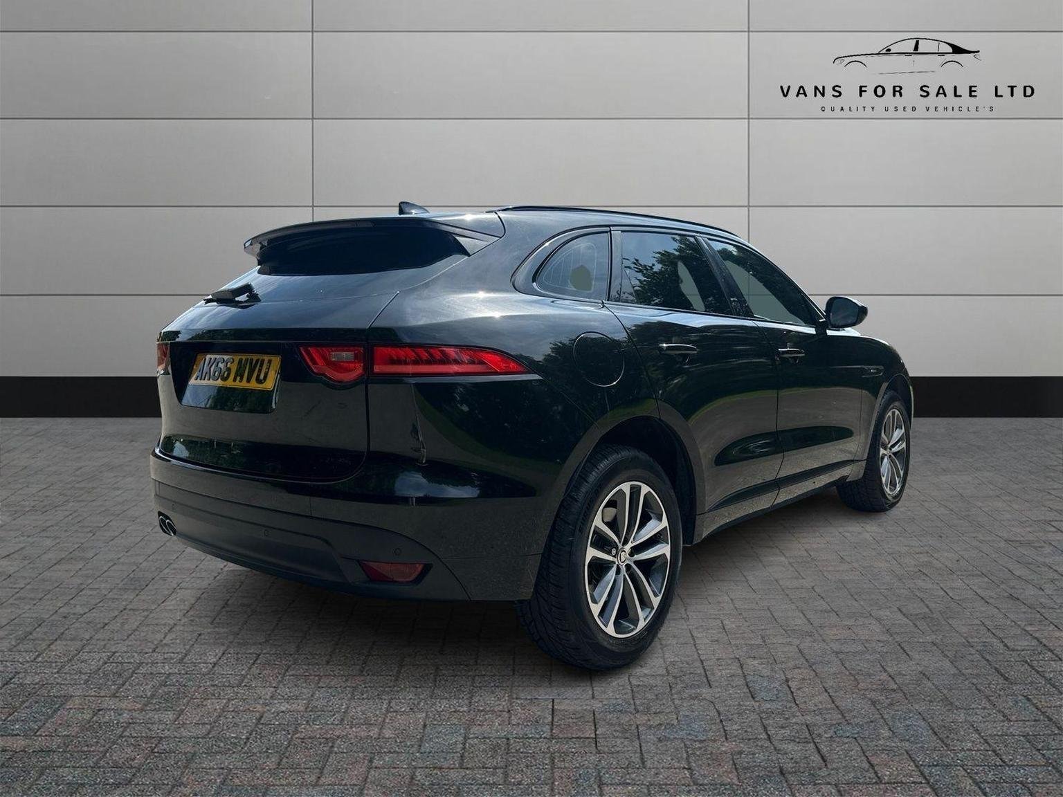 Jaguar F Pace