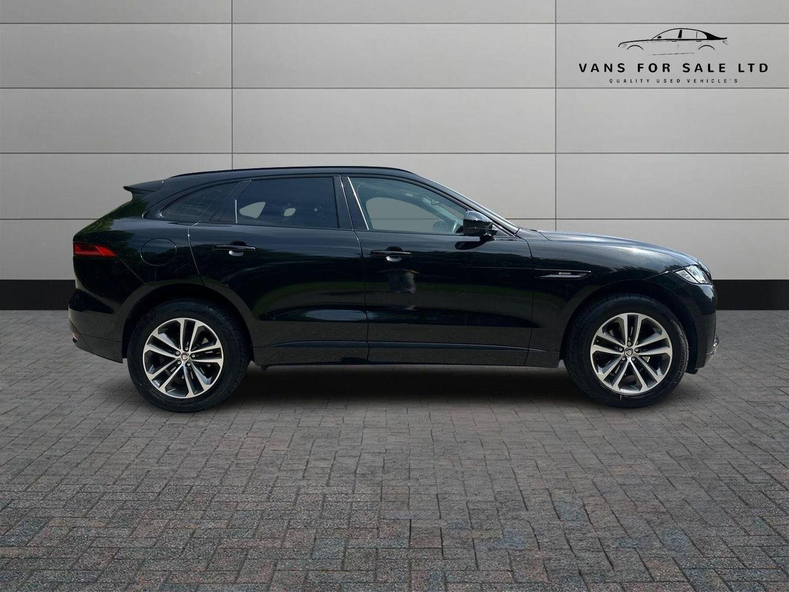 Jaguar F Pace