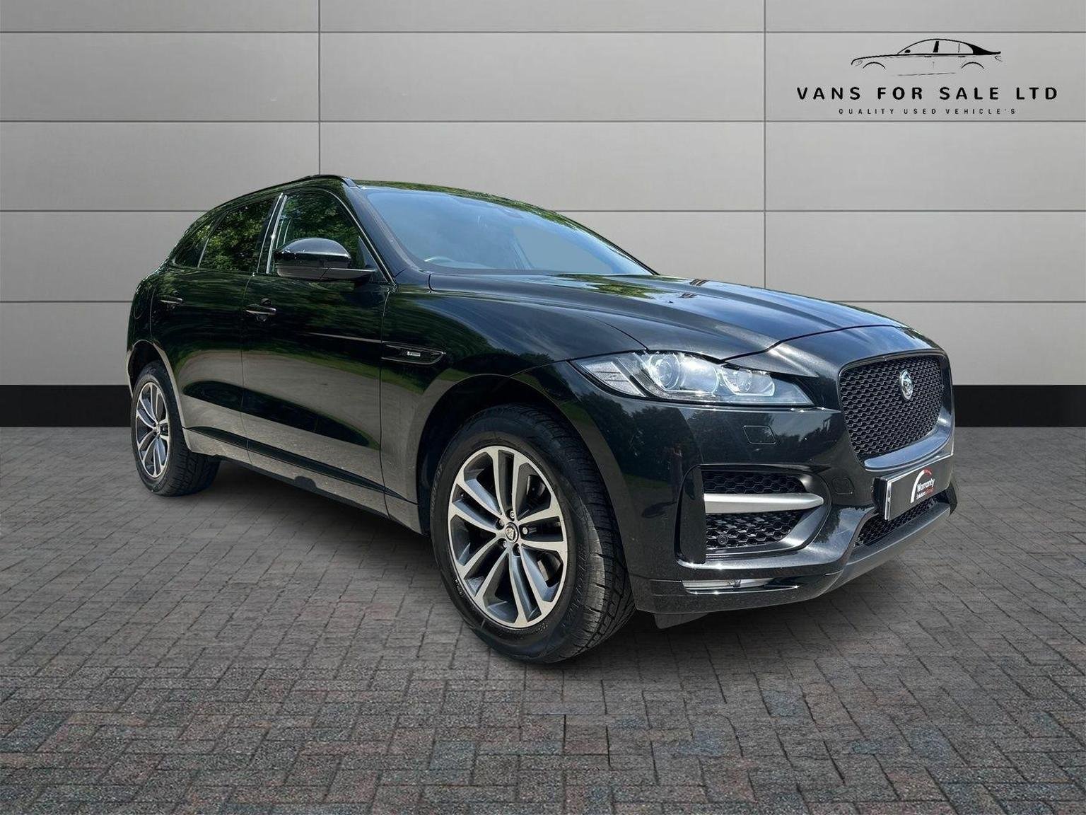 Jaguar F Pace