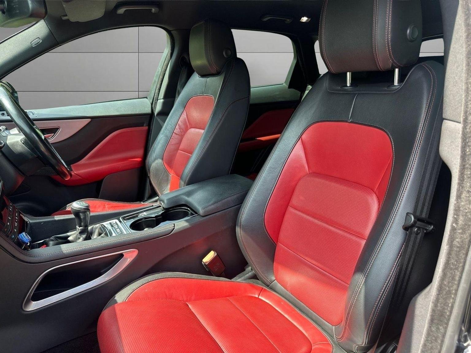 Jaguar F Pace