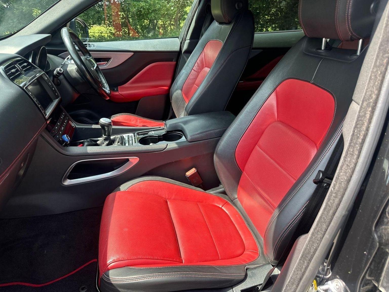 Jaguar F Pace