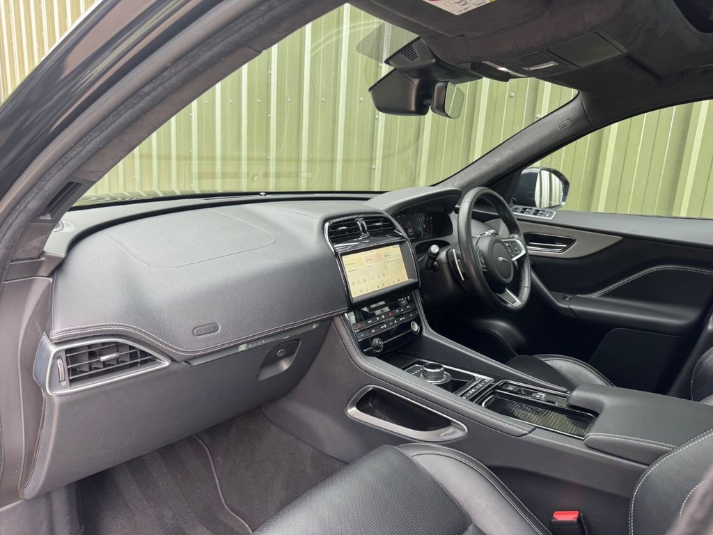Jaguar F Pace