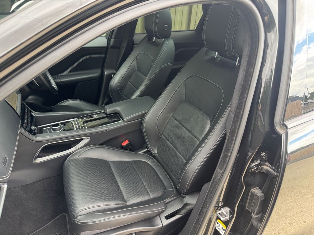 Jaguar F Pace
