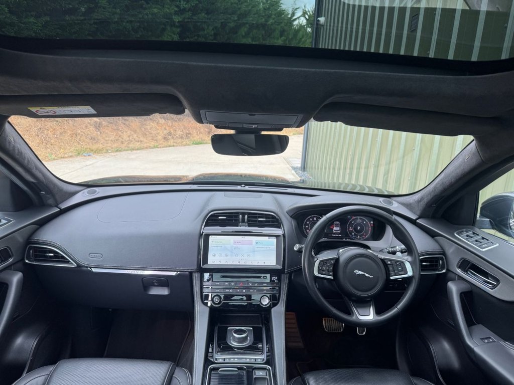 Jaguar F Pace
