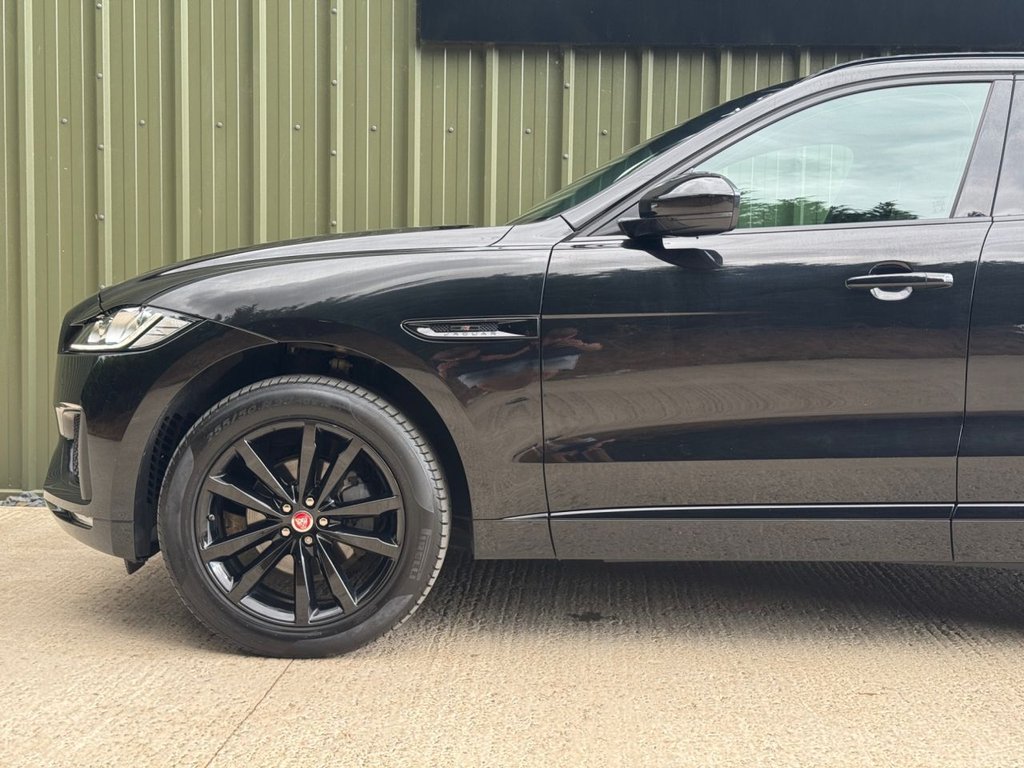 Jaguar F Pace
