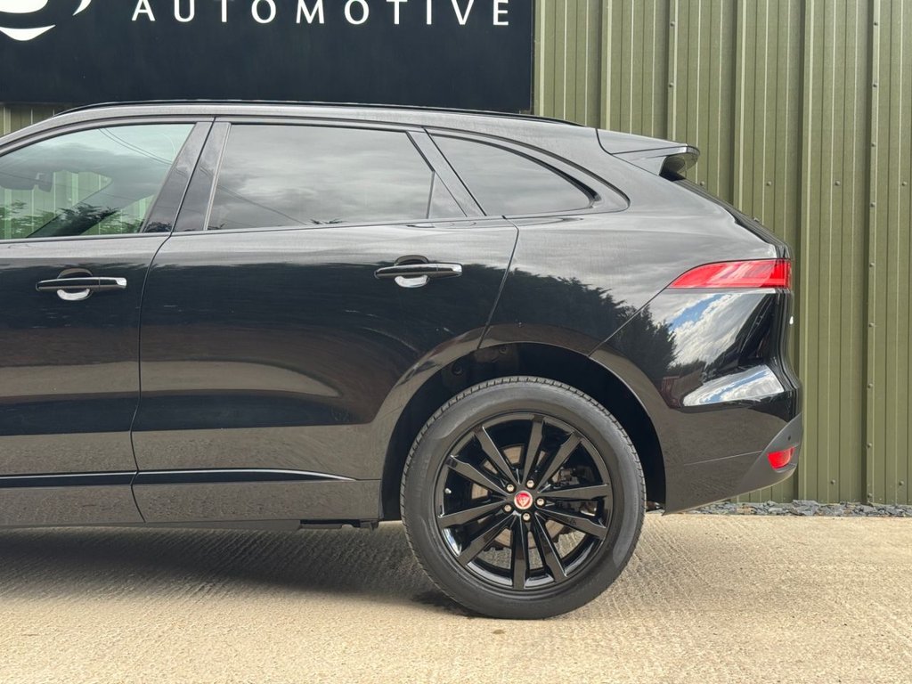 Jaguar F Pace
