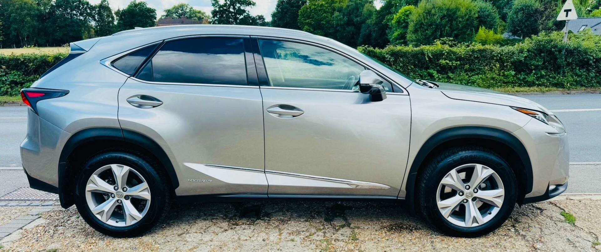 Lexus NX 300h