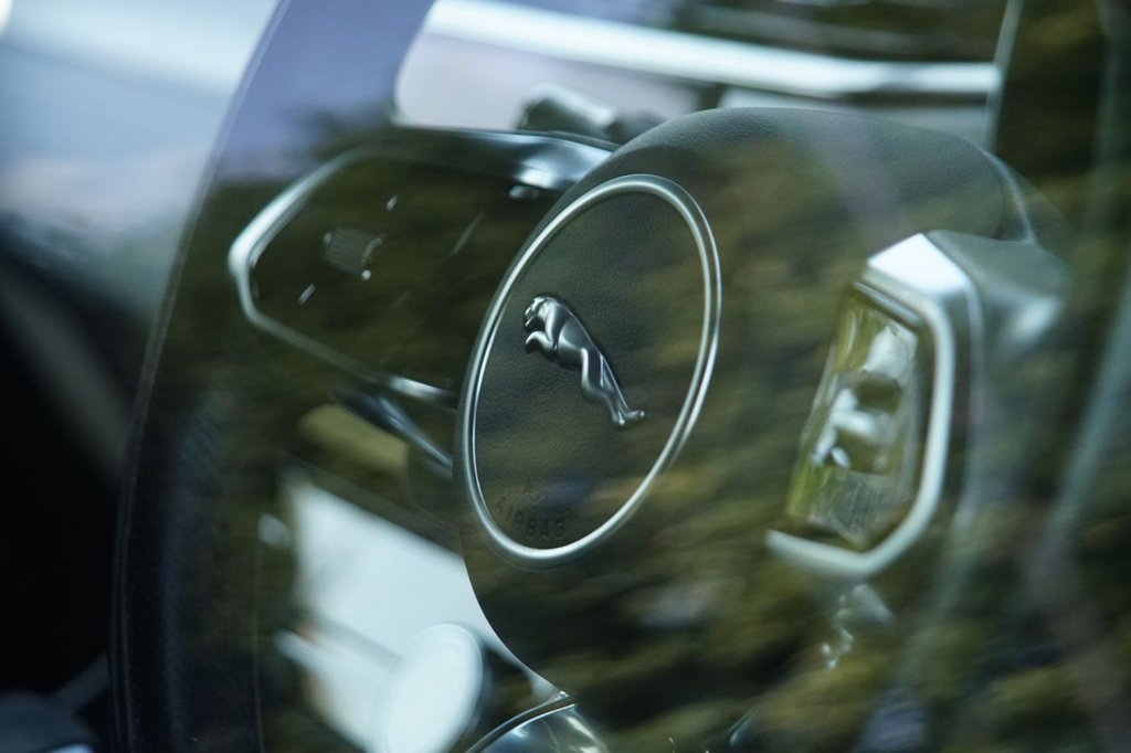Jaguar F Pace