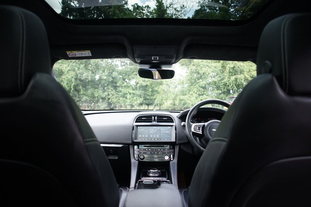Jaguar F Pace