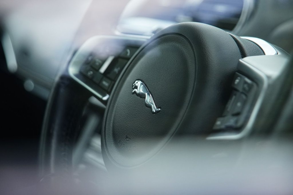 Jaguar F Pace