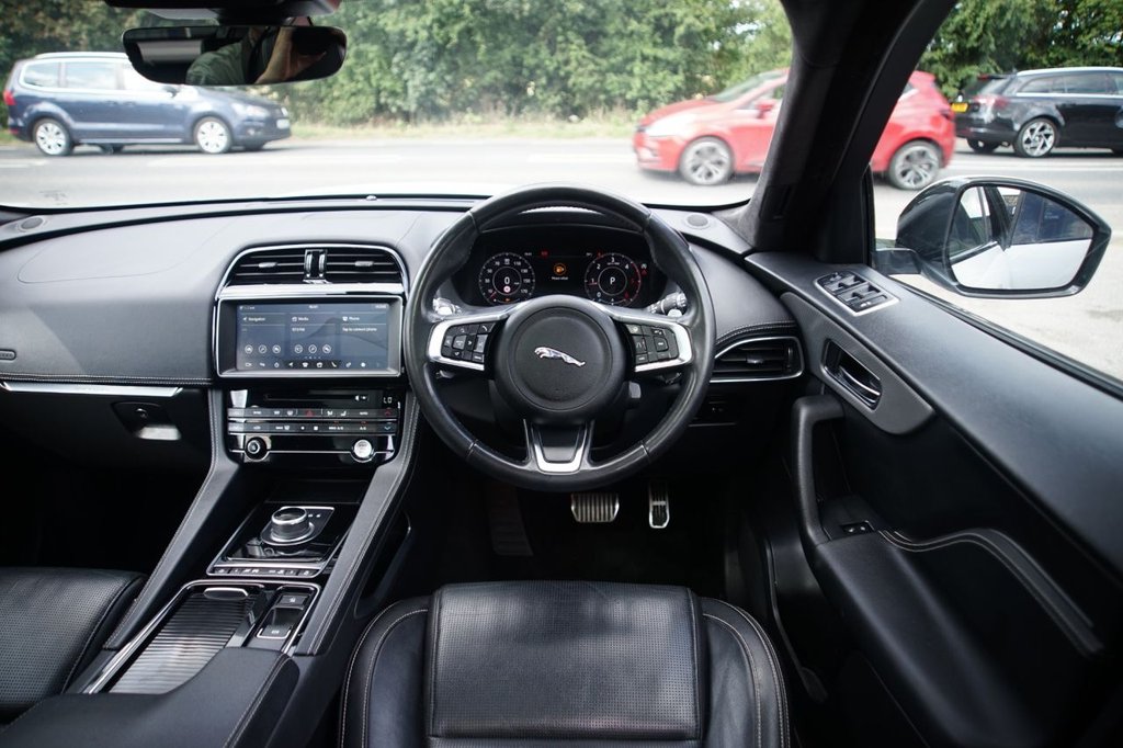 Jaguar F Pace