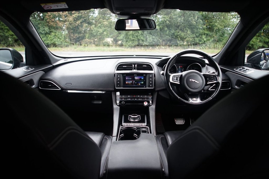 Jaguar F Pace