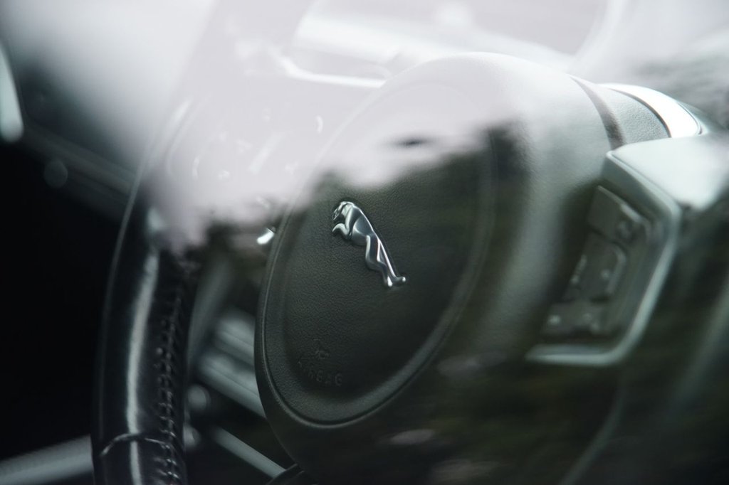 Jaguar F Pace