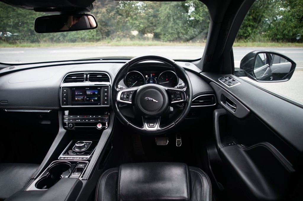 Jaguar F Pace