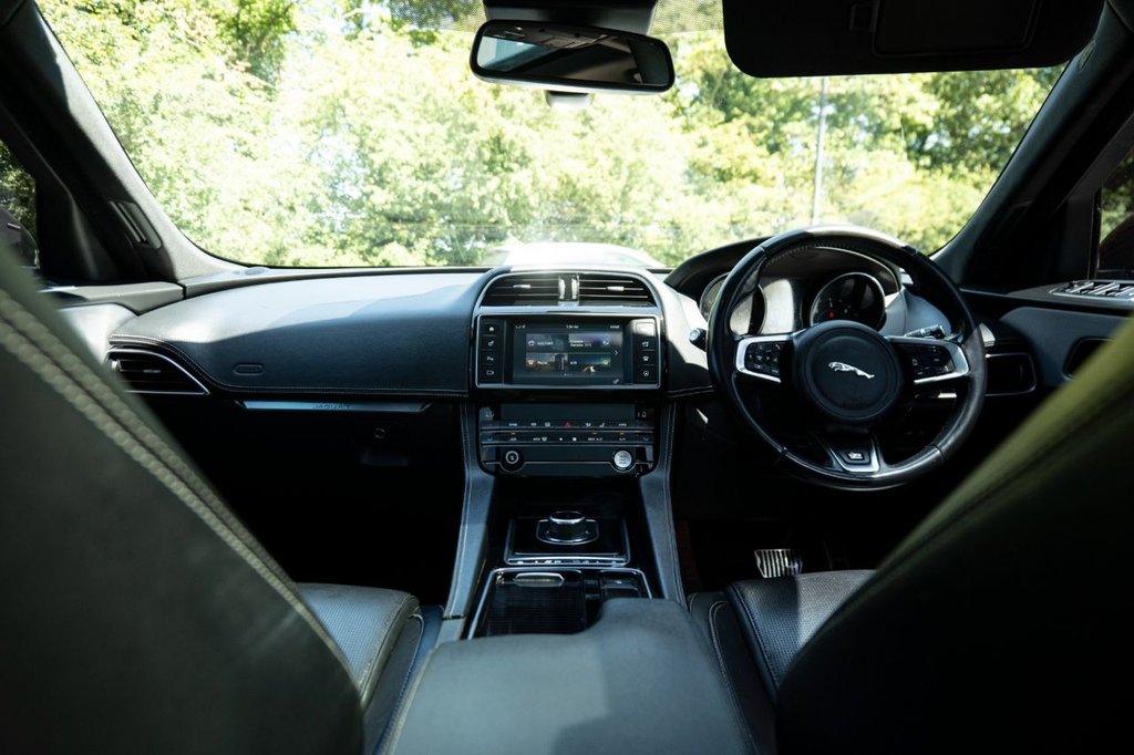 Jaguar F Pace