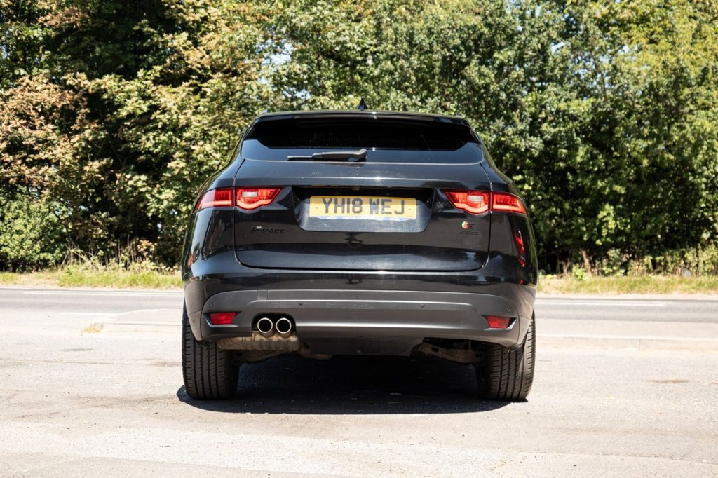 Jaguar F Pace