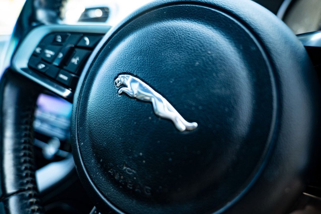 Jaguar F Pace