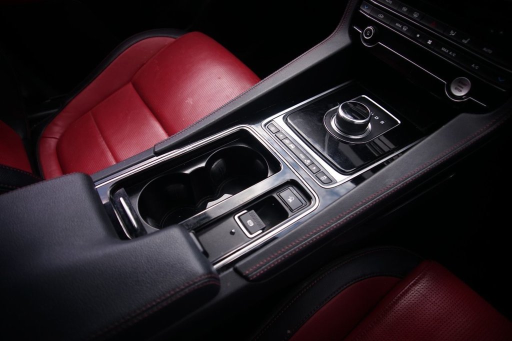 Jaguar F Pace
