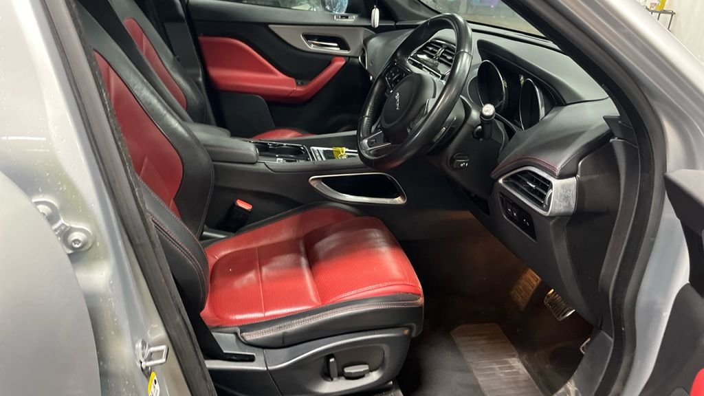 Jaguar F Pace